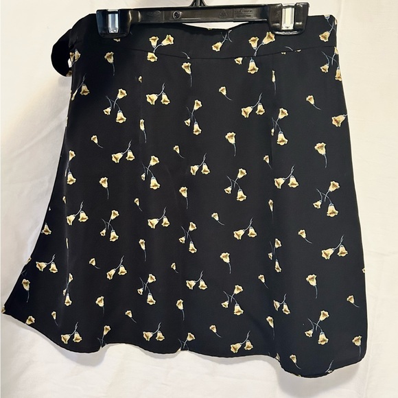 Flower Wrap Mini Skirt - Picture 4 of 4